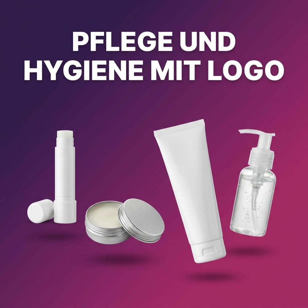 Kosmetik- und Biozid-Werbeartikel – unbedruckter Lippenpflegestift, Lippenbalsamdose, Handcremetube und Pumpflasche mit Händedesinfektionsgel schwebend vor violettem Farbverlauf