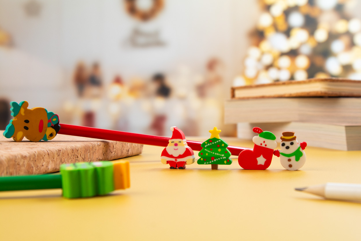 Weihnachts-Radierer-Set Sommaroy, 4-teilig im Baumwollbeutel, bedruckbar