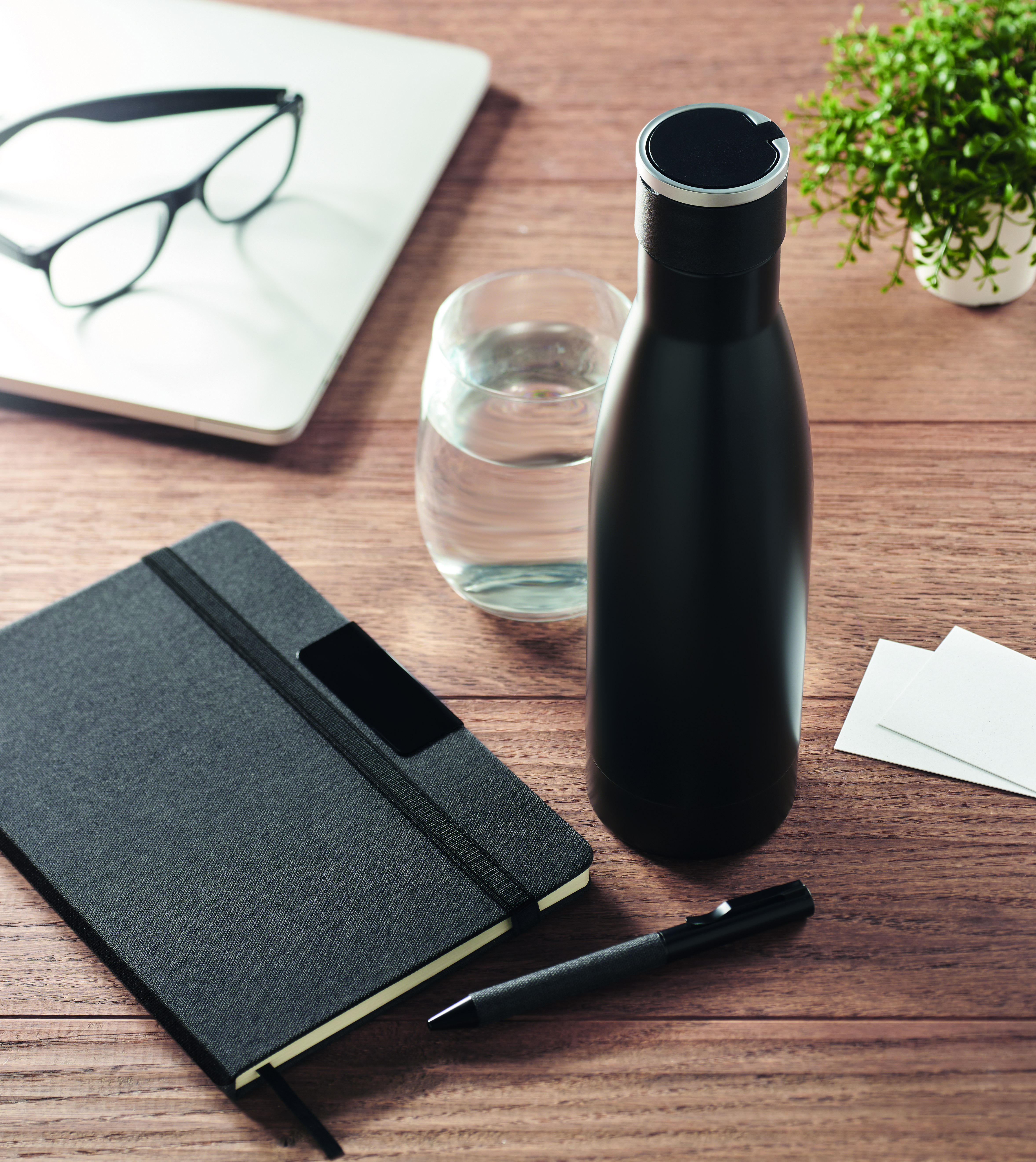 Geschenk-Set YOKOSO: Notizbuch A5, Kugelschreiber & Isolierflasche 500 ml