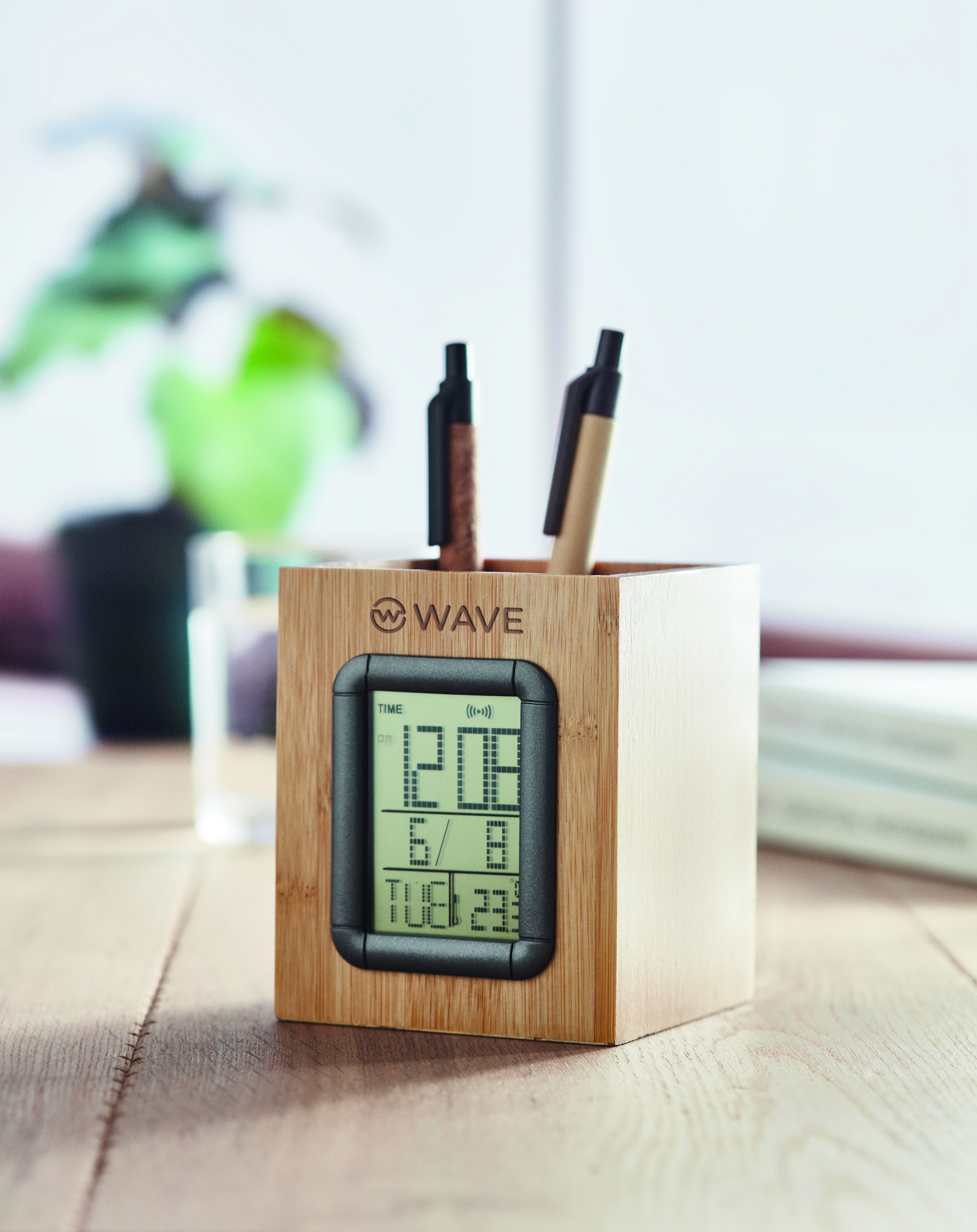 Stiftehalter Bambus MANILA mit Uhr & Alarm – bedruckbar als Werbeartikel